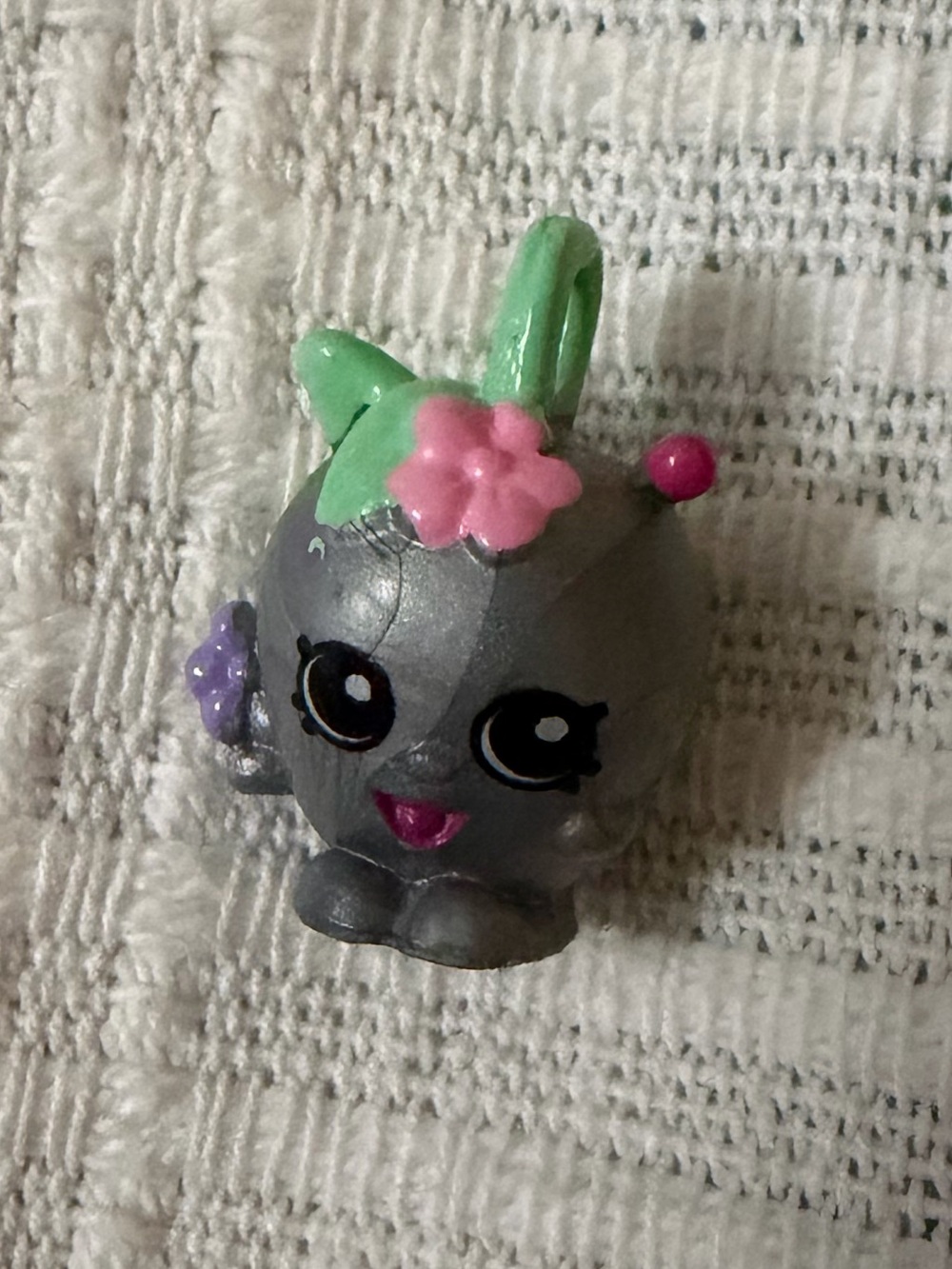 Apple Blossom metallic finish Shopkins charm (ultra rare)